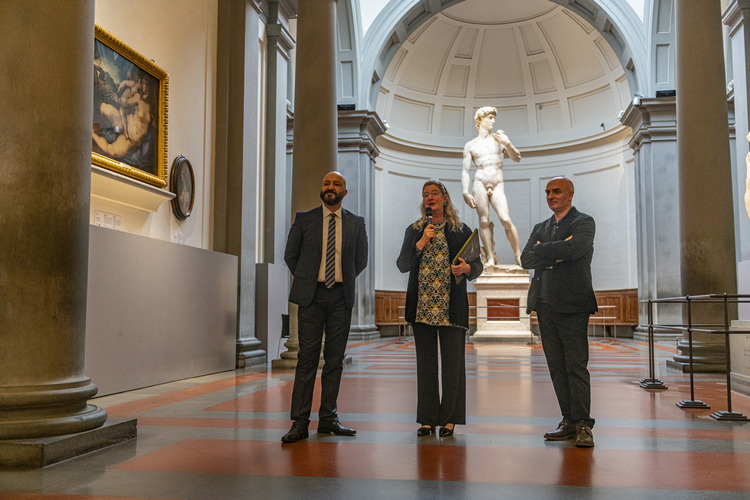 “I bronzi di Riace. Un percorso per immagini” l’esposizione fino al 12 marzo nella Galleria dell’Accademia di Firenze