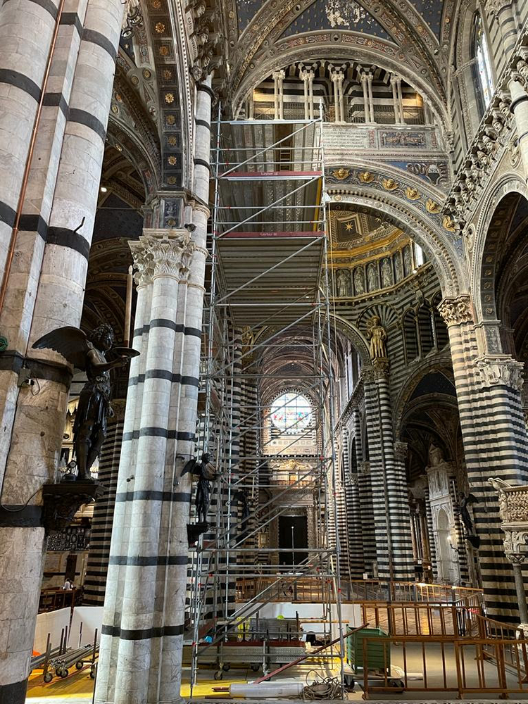 Duomo di Siena:intervento di somma urgenza per il restauro del Cornicione dei Papi