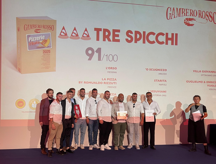 Pioggia di spicchi e rotelle per L’Orso e L’Orso in teglia nella guida Pizzerie d’Italia 2025 del Gambero Rosso